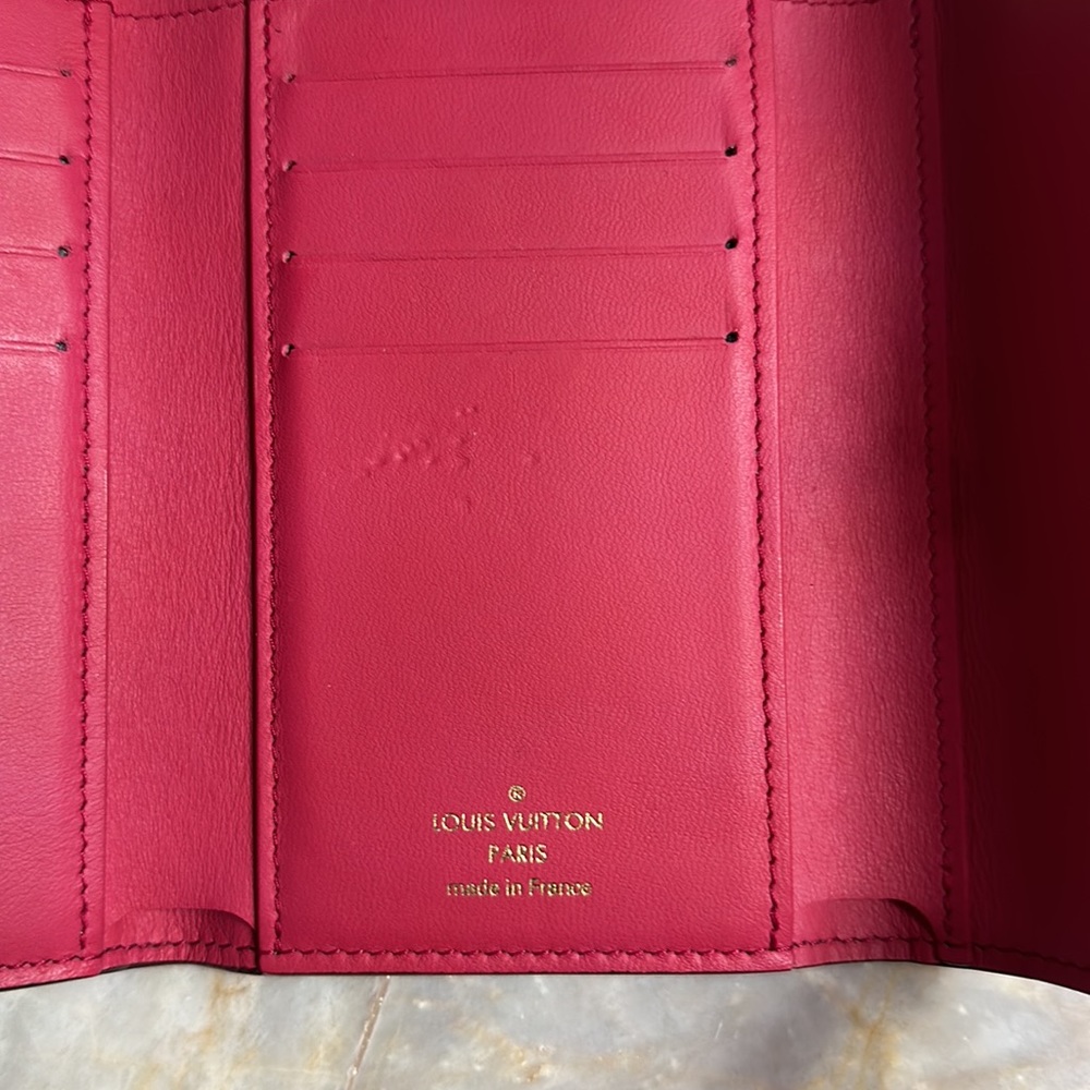 Louis Vuitton
Capucines Compact Wallet - Picture 10 of 10